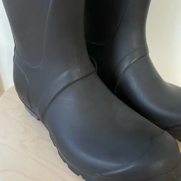 SOLD Hunter Rain Boots - Picture 4 of 9